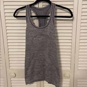 Lululemon swiftly tank size 6!